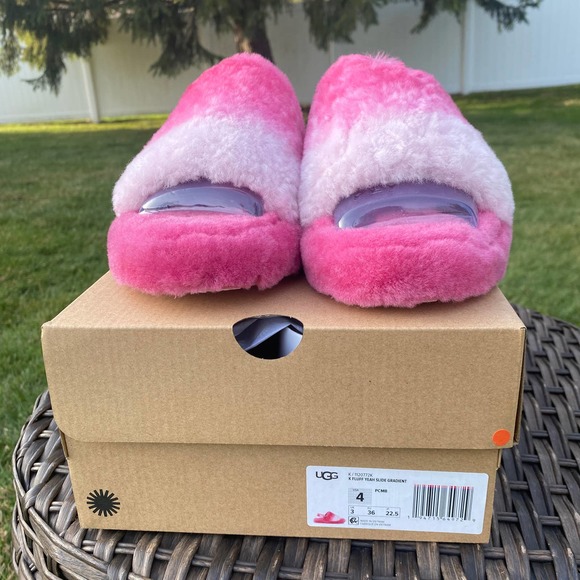 NWT/NIB UGG Youth/ Big Girl's Fluff Yeah Gradient Pink Slide/ Slippers (Size 4) - Picture 3 of 8